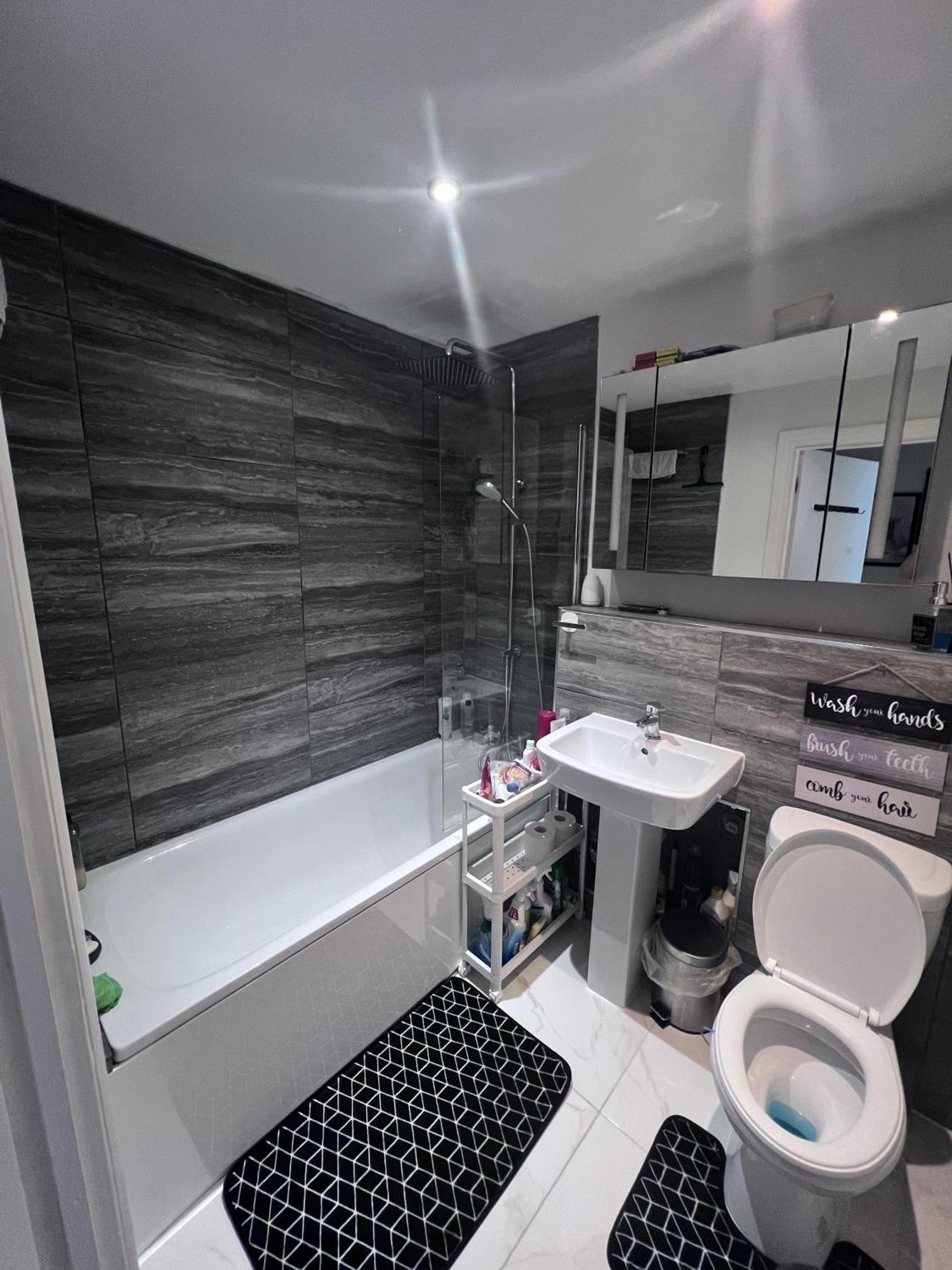 Excel Single - 5mins To Excel & 10mins To Canary Wharf * London